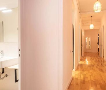 Room in a shared 8-bedroom apartment for rent in Vila de Gràcia. - Photo 6