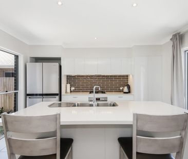 Modern living with convenience and energy efficiency - fully furnis... - Photo 6