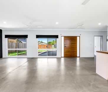 BEAUTIFUL FAMILY HOME WITH MODERN COMFORTS - Photo 4