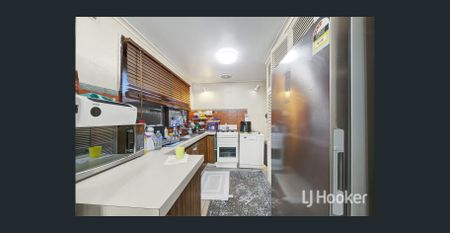 Comfort, Convenience & Space in the Heart of Melton South - Photo 3