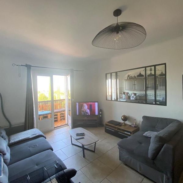 Location Appartement 3 pièces 77m² CARPENTRAS 84200 - Photo 1