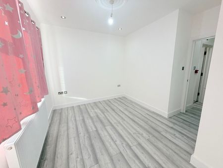 3 Bed Semi-Detached House, Redbridge Lane East, IG4 - Photo 2
