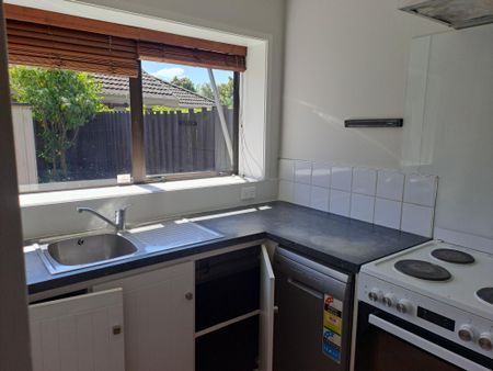 Sunny & warm 3 bedroom townhouse - Photo 2