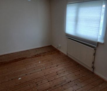 2 bedroom end of terrace house to rent - Photo 2