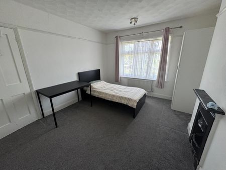 Room in a Shared House, Burgess Road, SO16 - Photo 5