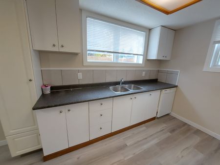 2 Bedroom Basement Suite in West Park!! - Photo 5