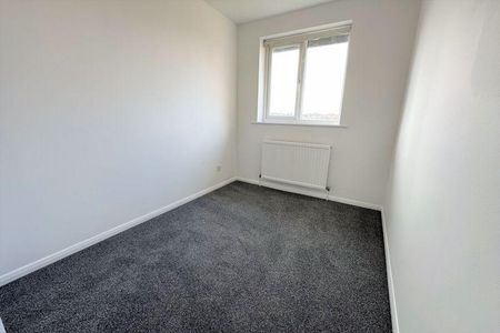 2 bedroom end of terrace house to rent - Photo 3