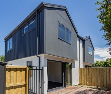 Modern Two-bedroom Townhouse with Off-street Park - Photo 2