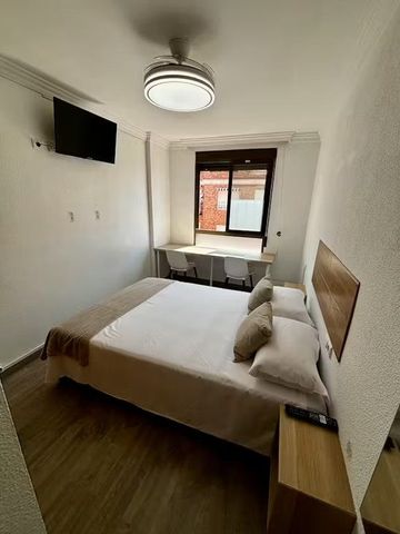 Carrer de les Roses, Manises, Valencian Community 46940 - Photo 2