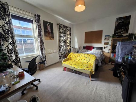 6 bedroom terraced house to rent - Photo 4