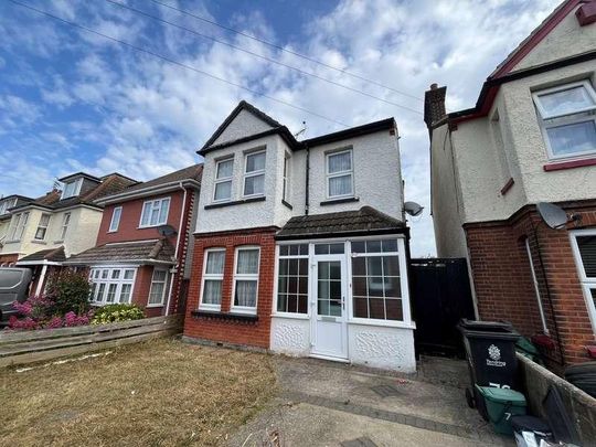 West Avenue, Clacton-on-sea, CO15 - Photo 1