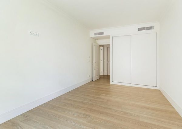 1 Bedroom Apartment with swimming pool, Janelas Verdes, Lisboa