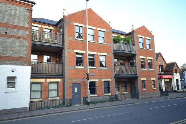 Carlingford House, Gosbrook Road, Caversham, Reading, RG4 - Photo 1