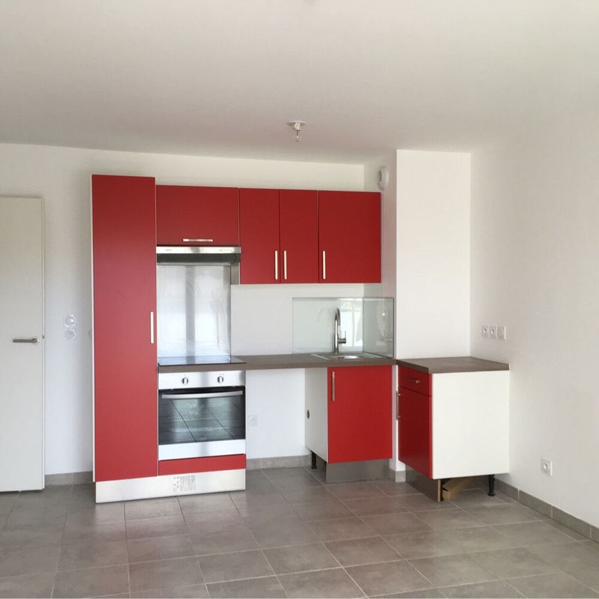 Appartement 3 pièces 55m2 MARSEILLE 11EME 855 euros - Photo 1