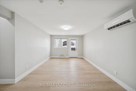 251 Simcoe Street S #105 - Photo 4