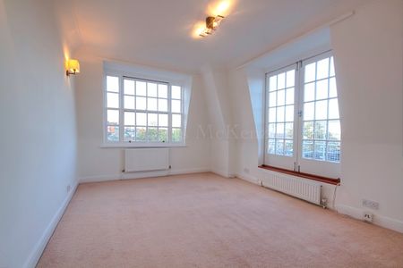 One double bedroom unfurnished top floor flat with a roof terrace - Photo 3