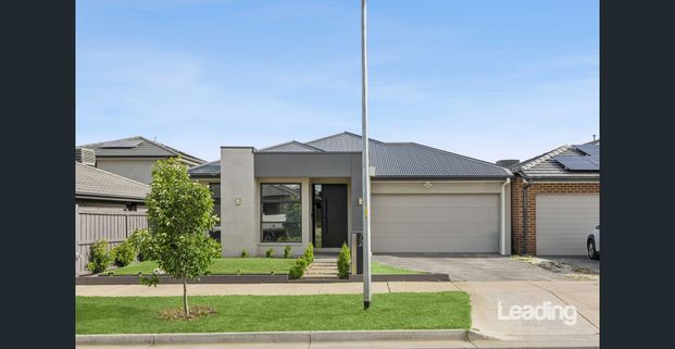 A Home So Nice You'll Pirouette at the Door! - Photo 1