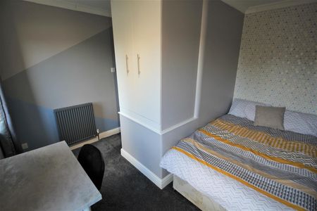 St. Annes Green, Burley, LS4 2SD, Leeds - Photo 2