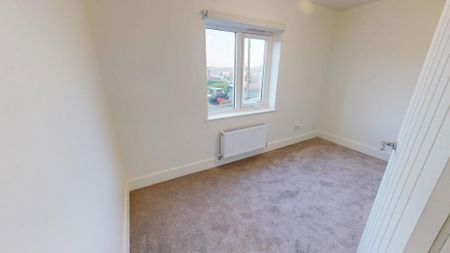 3 bedroom flat to rent - Photo 3