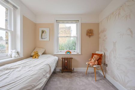 4 bedroom end of terrace house to rent - Photo 5