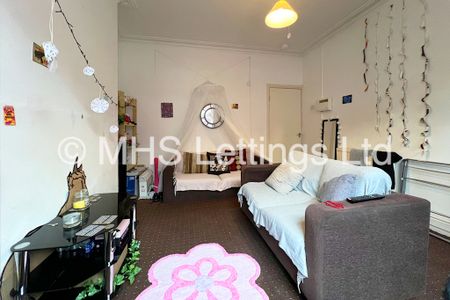 4 Bedroom Mid Terraced House for rent in Welton Grove - Photo 3