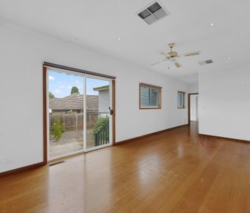 FAMILY HOME WITHIN SCHOOL ZONE - Photo 3