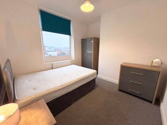Silver Royd Hill (room 1), Armley, Leeds - Photo 1