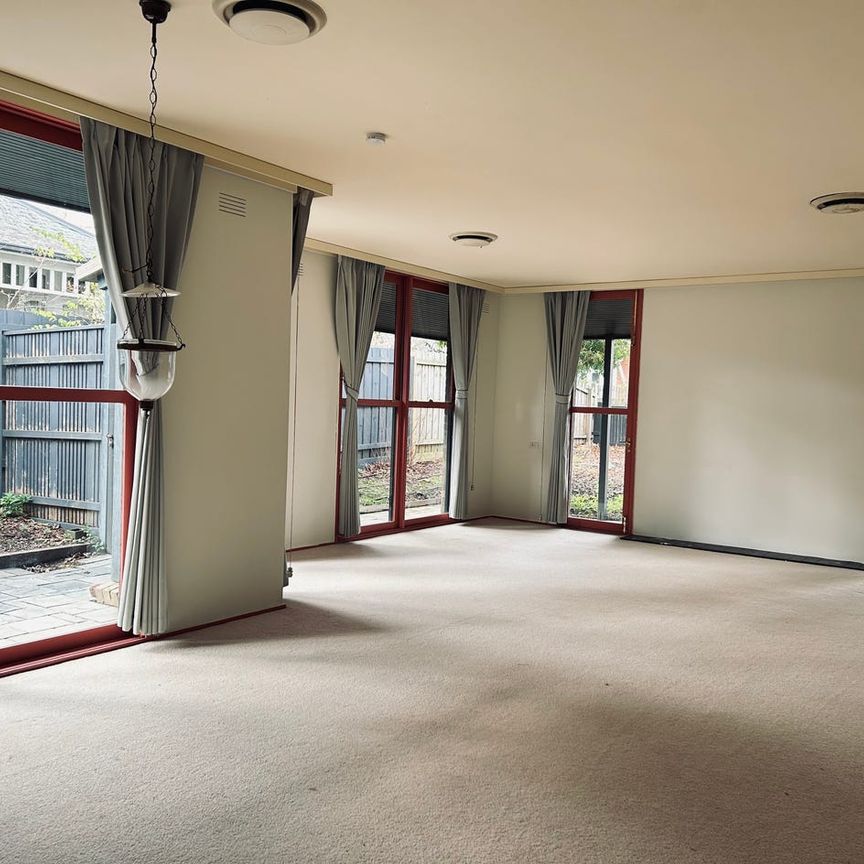 35 Mangarra Road, Canterbury, Vic 3126 - Photo 1