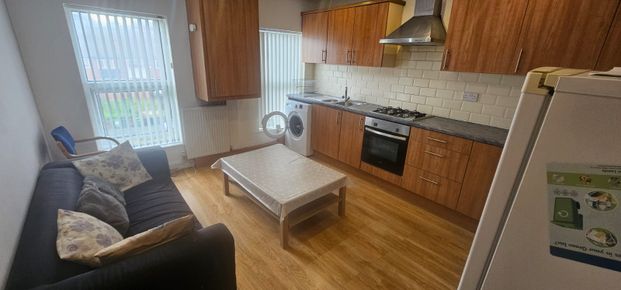 3 Bed - Flat 3 203 Belle Vue Road, Headingley, Leeds - LS3 1HG - Student - Photo 1