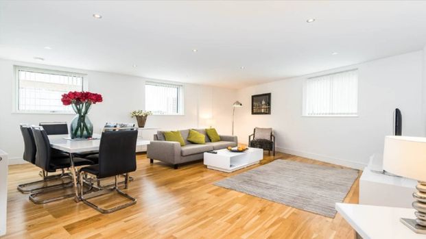 2 Bed Flat, Empire Reach, SE10 - Photo 1