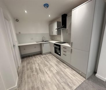 High Street, Neston - Photo 4