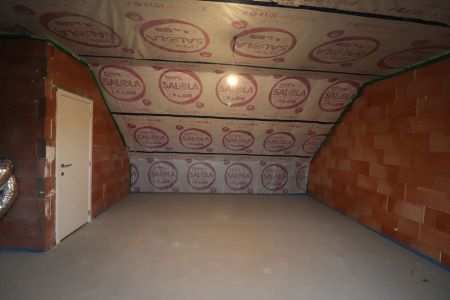 Nieuwbouwwoning met 3 slaapkamers, zolder, tuin en 2 autostaanplaatsen. - Photo 4