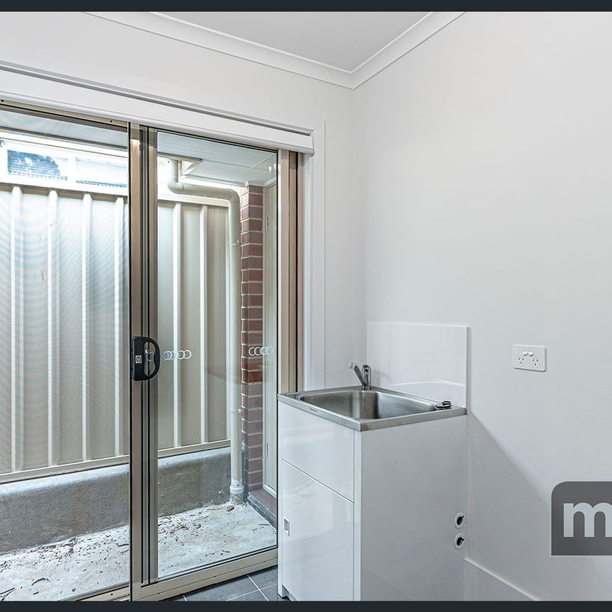 Escape from the hustle and bustle of inner city living! - Photo 1