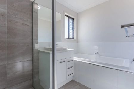 Spacious & Stylish Living in the Heart of Bellbird Park - Photo 2