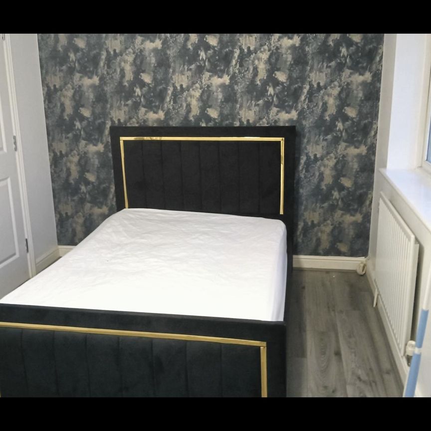 2 Bed Terraced House, Clayton Drive, SE8 - Photo 1