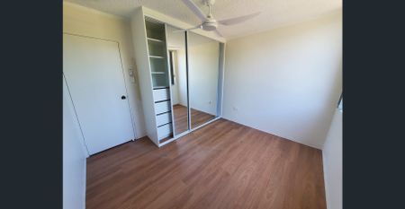 5/11 Watson Esplanade Surfers Paradise - Photo 2