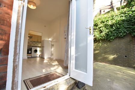 1 Bed Flat, Hart Hill Drive, LU2 - Photo 4