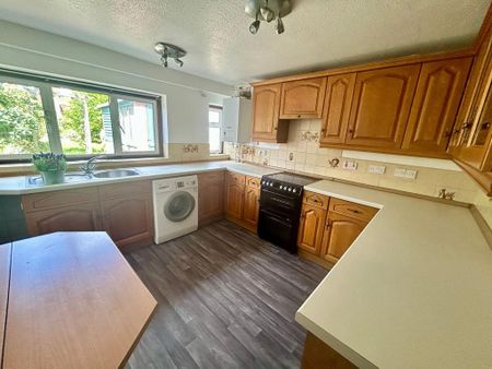 2 bedroom semi-detached bungalow to rent - Photo 5