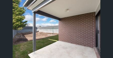 Large Family Home in Convenient Location - Photo 5