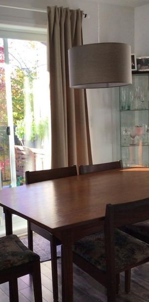 Grand 5 1/2 a louer St-Jérome, a partir du 1 décembre ou 1er janvier. Endroit tranquille avec locataires établies depuis plusieurs année. Parcs a roxi - Photo 1