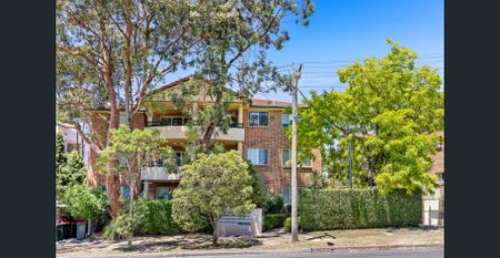 Perfectly Positioned Two Bedroom Apartment - Photo 3