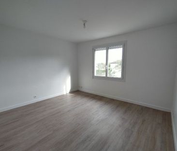 Location Maison 4 pièces 82m² AIRE SUR L ADOUR 40800 - Photo 2