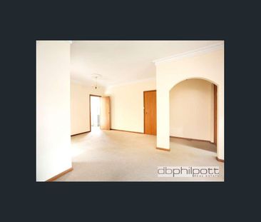 COURTYARD HOME IN THE HEART OF PROSPECT - Photo 4