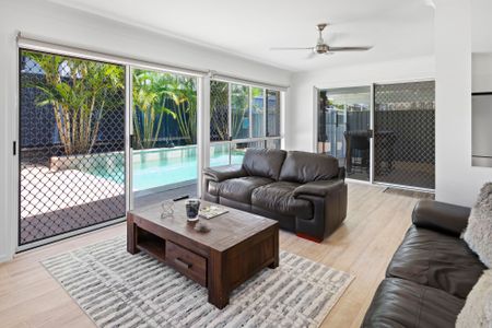 Stunning Family Home in Burleigh Waters - Photo 4