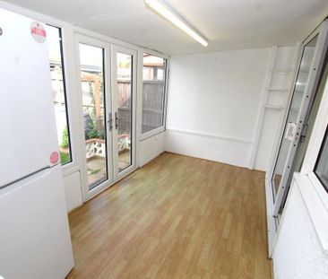 2 bedroom bungalow to rent - Photo 3