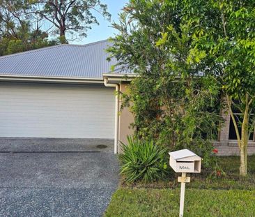 Freshly Painted & Carpeted Family Home! - Photo 6
