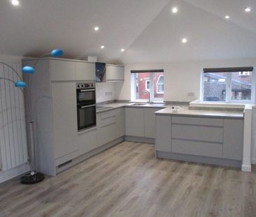 2 bedroom end of terrace house to rent - Photo 2