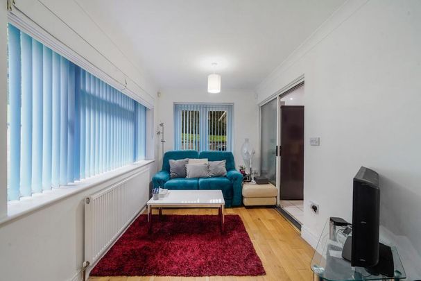 6 bedroom detached house to rent - Photo 1