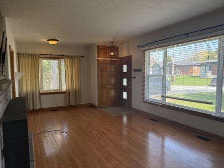 For Lease - 7 Hilltop Drive Unit# Upper, Caledon, Ontario - Photo 4