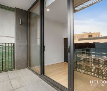 MODERN AND CENTRAL - UNFURNISHED APARTMENT WITH WHITEGOODS - Photo 5